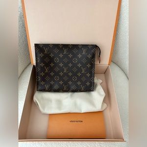 Authentic Louis Vuitton Toiletry Pouch 26 Monogram